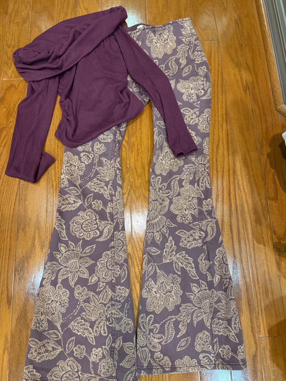 We The Free Floral flare-Leg Pants outfit